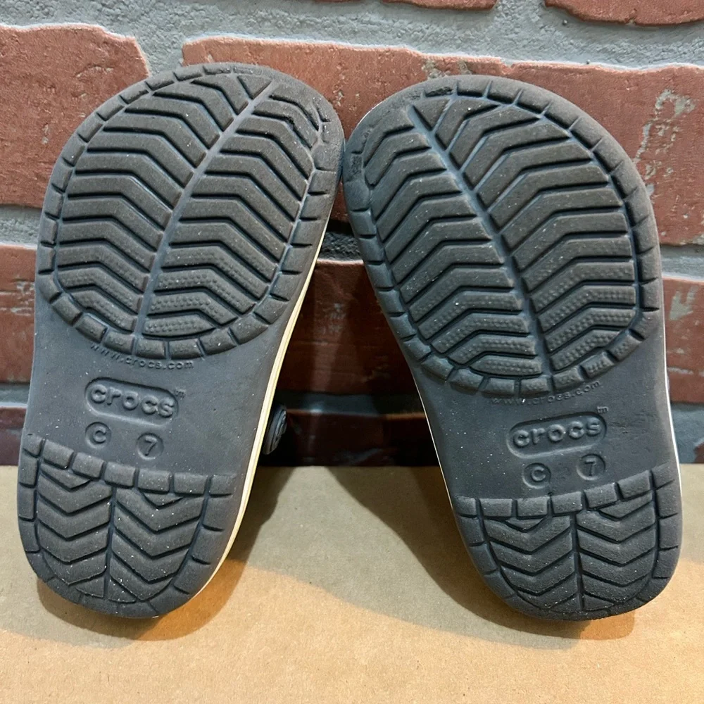 Crocs little boys,kids gray w/green size 7 toddler